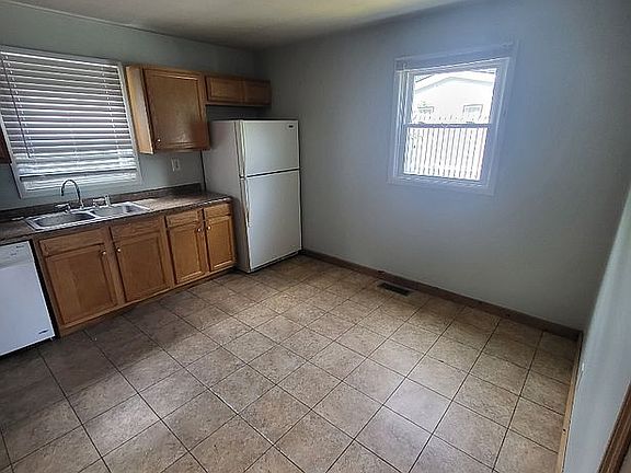 4th image of 5324 W Hill Dr