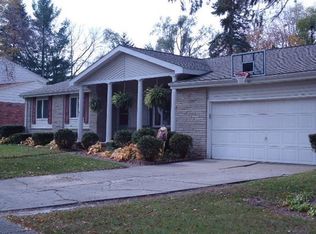 211 Bellewood Dr, Flushing, MI 48433