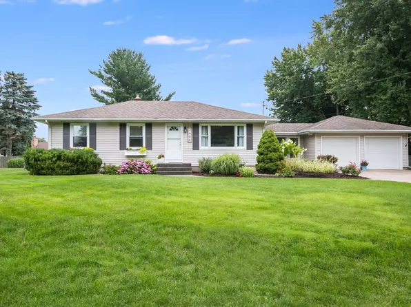 7466 Harmon Ln, Jenison, MI 49428