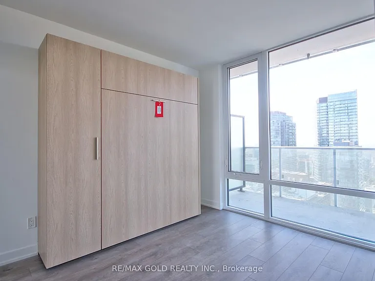 501 Yonge St #3613 — Photo 5