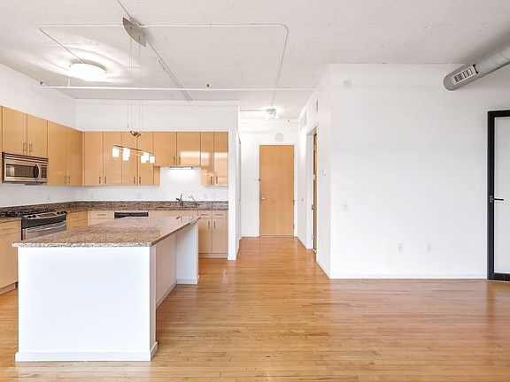 2nd image of 290 Market St Unit 612