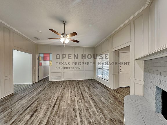 4th image of 916 Green Brook Dr