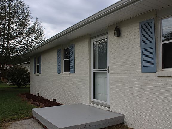 2nd image of 906 Dayton Dr