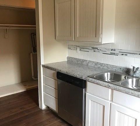 2nd image of 10067 Livingston Ave