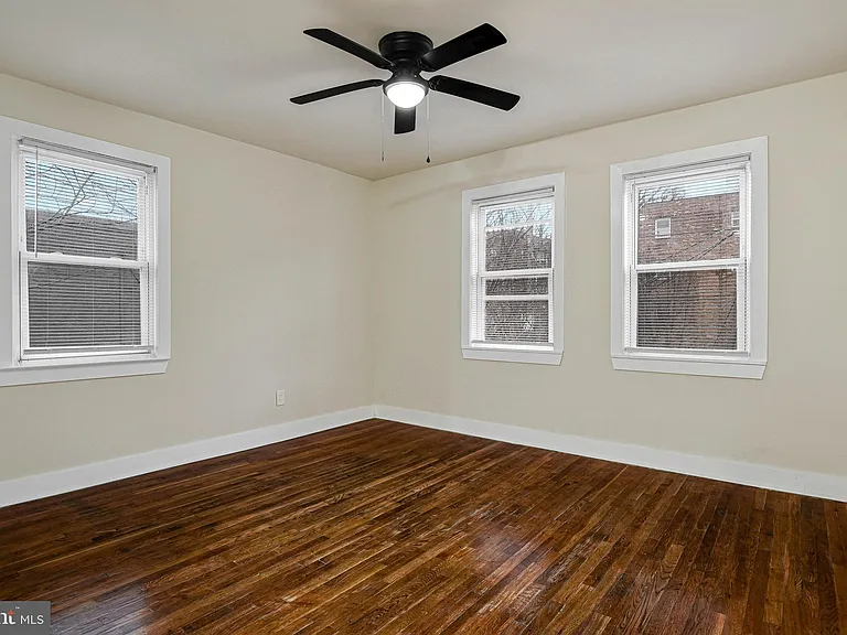 3427 B St SE #4 — Photo 5
