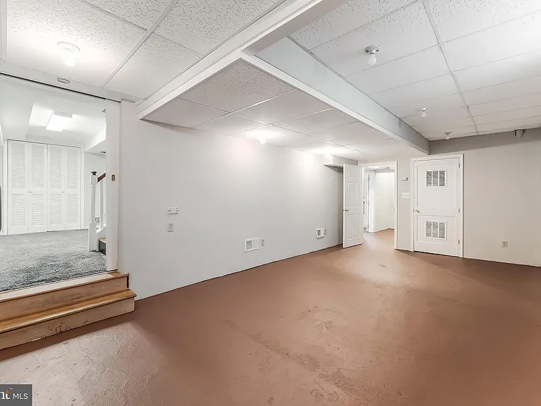 1005 N Lebanon St — Photo 45