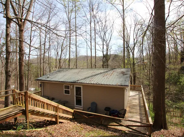 1050 Holiday Haven Dr, Smithville, TN 37166