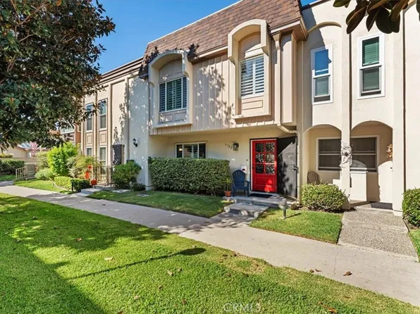 9702 Brookhaven Cir, Huntington Beach, CA 92646