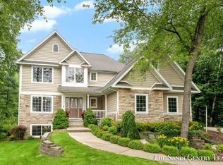 34 Boulder Dr, Norton Shores, MI 49444