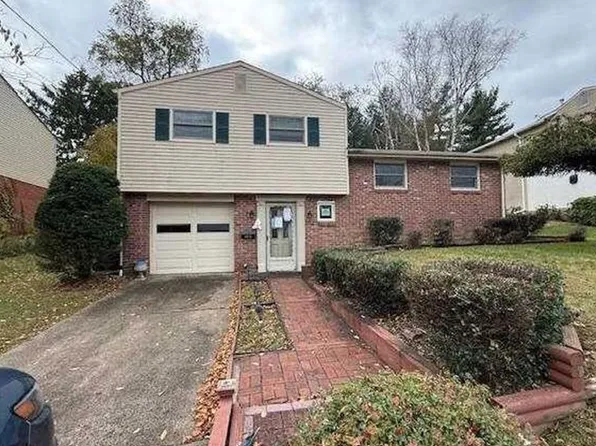 4913 Havana Dr, Pittsburgh, PA 15239