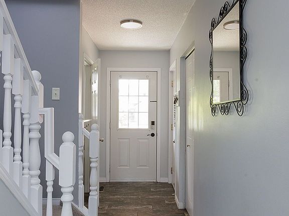 3rd image of 832 Marigold St
