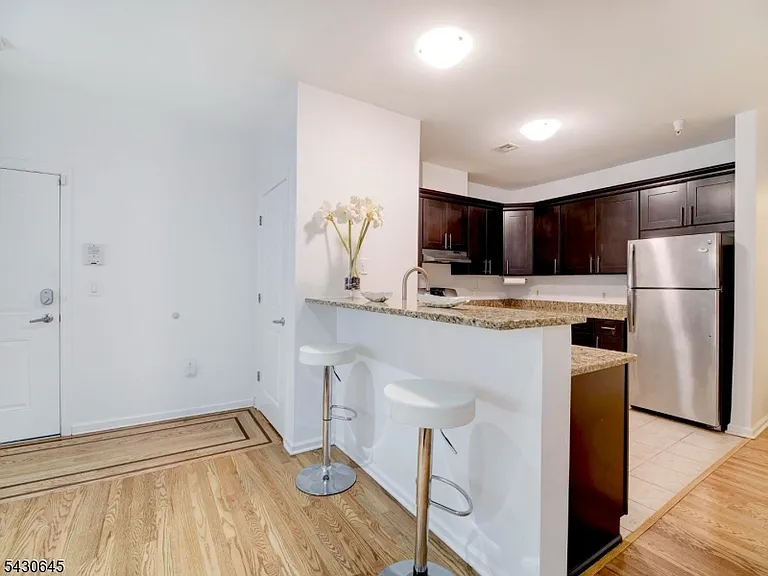 92 Willow St #3 — Photo 3