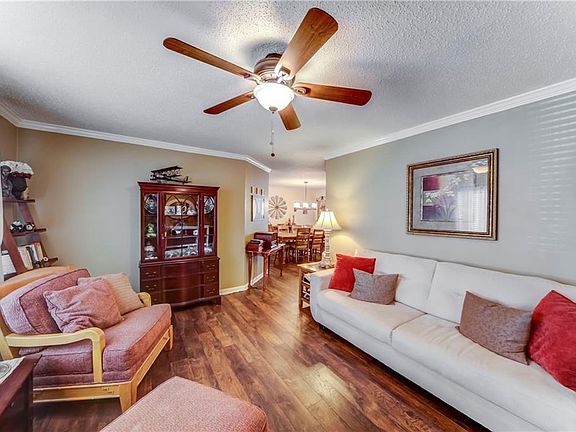 5th image of 664 Pinebrook Dr