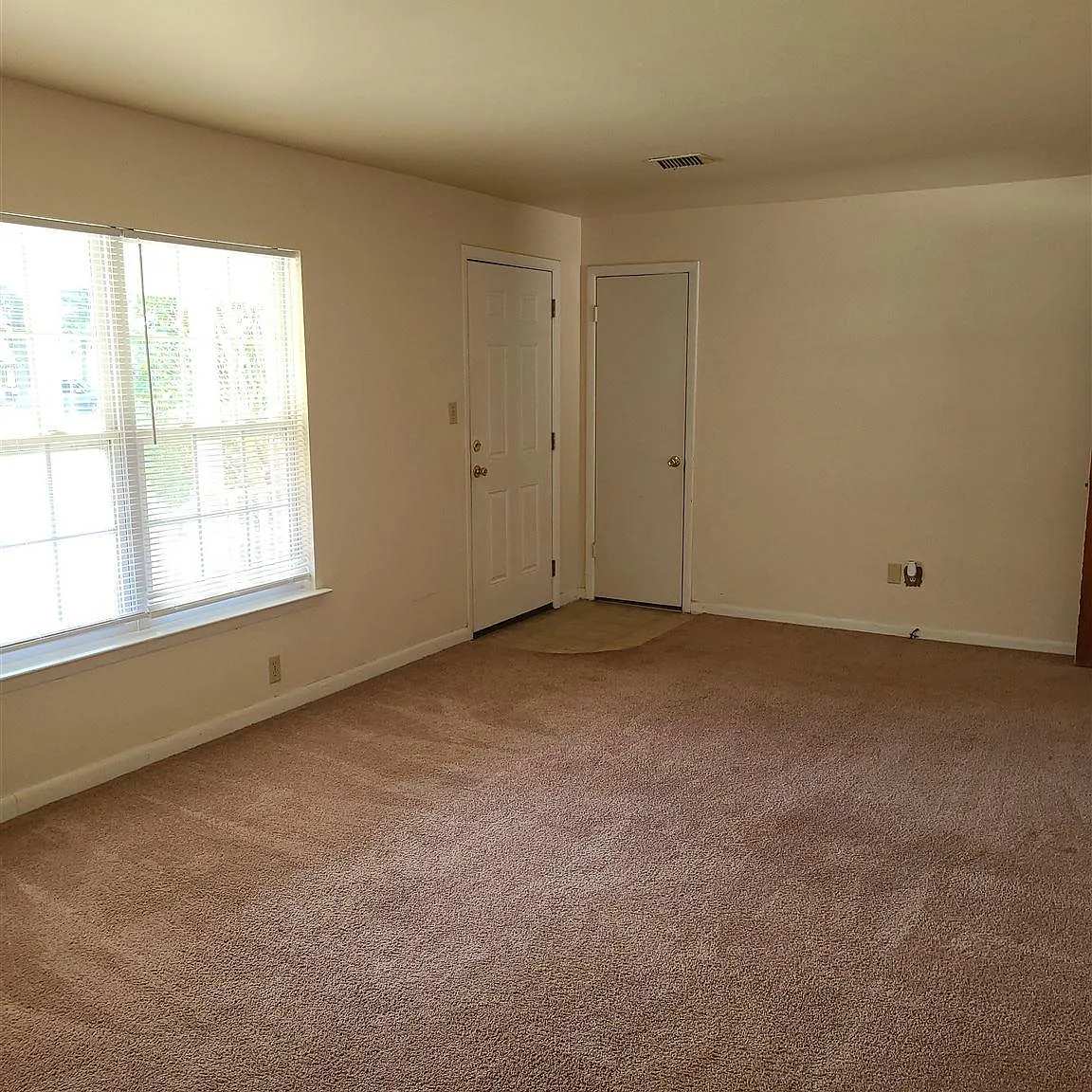 3 bed, 1577 sqft, $1,650 — Photo 2