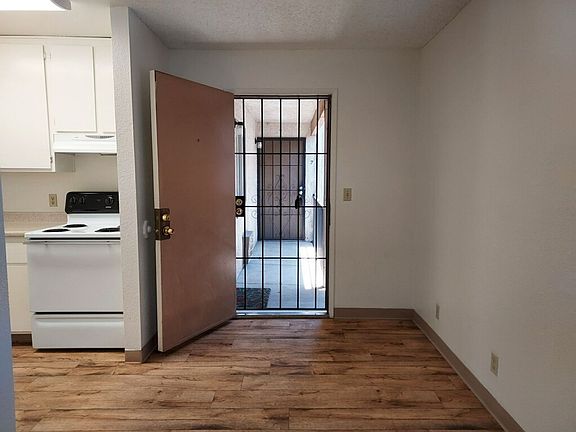 2nd image of 12349 Lakeshore Dr APT 5