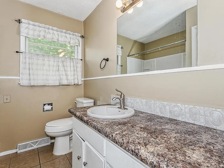 1845 N Sheridan St — Photo 18