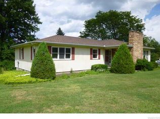 58 Pleasant View Dr, Holland, NY 14080