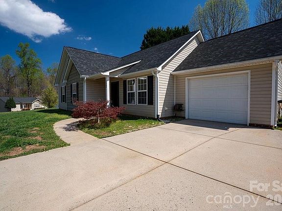 2nd image of 122 Addison Pl