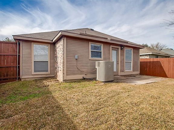 4th image of 2220 Brookview Dr