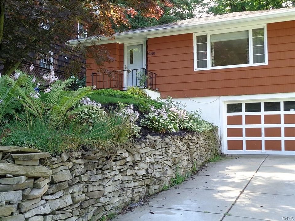 1st image of 240 Oakley Dr E