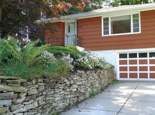 240 Oakley Dr E, Syracuse, NY 13205