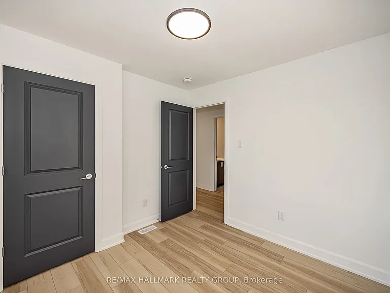 422 Rolling Meadow Cres — Photo 30