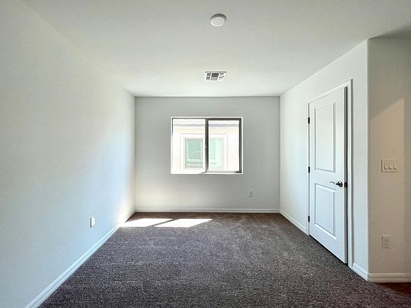 5th image of 668 Soaring Wings Ave