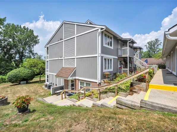 255 Portage Lakes Dr Unit E, Akron, OH 44319