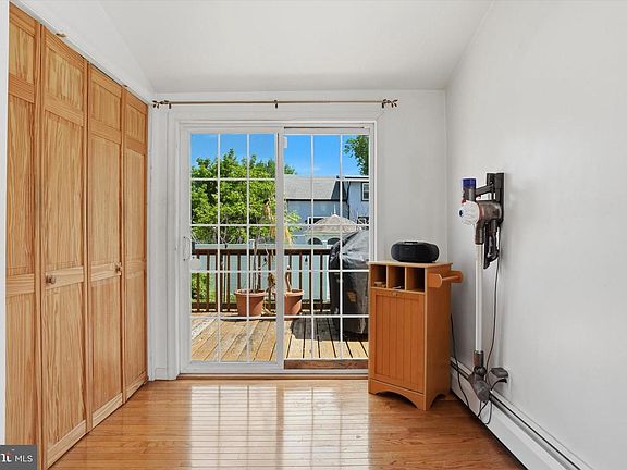 3rd image of 4621 Linden Ave
