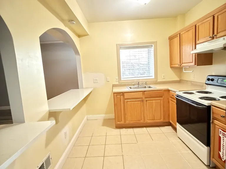 17 Waring Dr — Photo 6