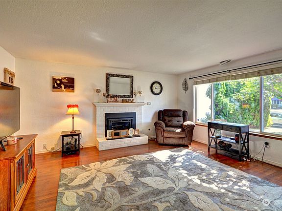 3rd image of 5009 138th Street NE
