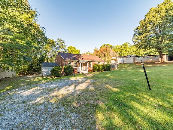 3rd image of 104 Boonsboro Dr