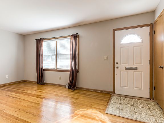 3rd image of 9204 Mastin Dr