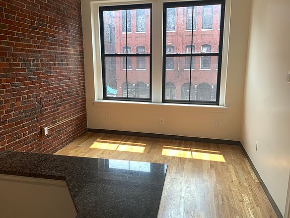4th image of 105 Washington St #55