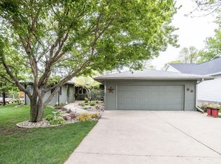 932 S Emerald Hills Dr, Arnolds Park, IA 51331