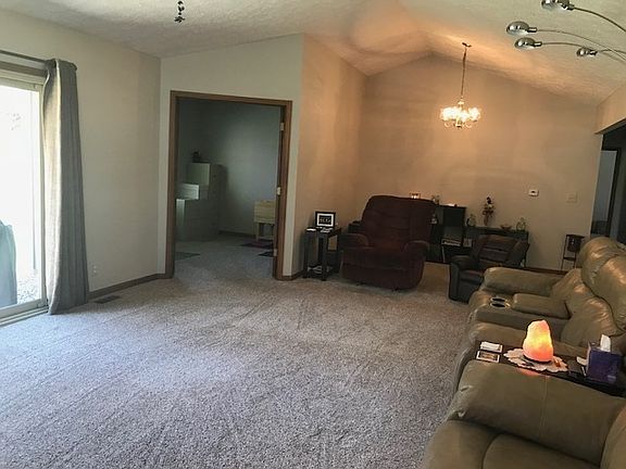 5th image of 145 Durkees Run Dr