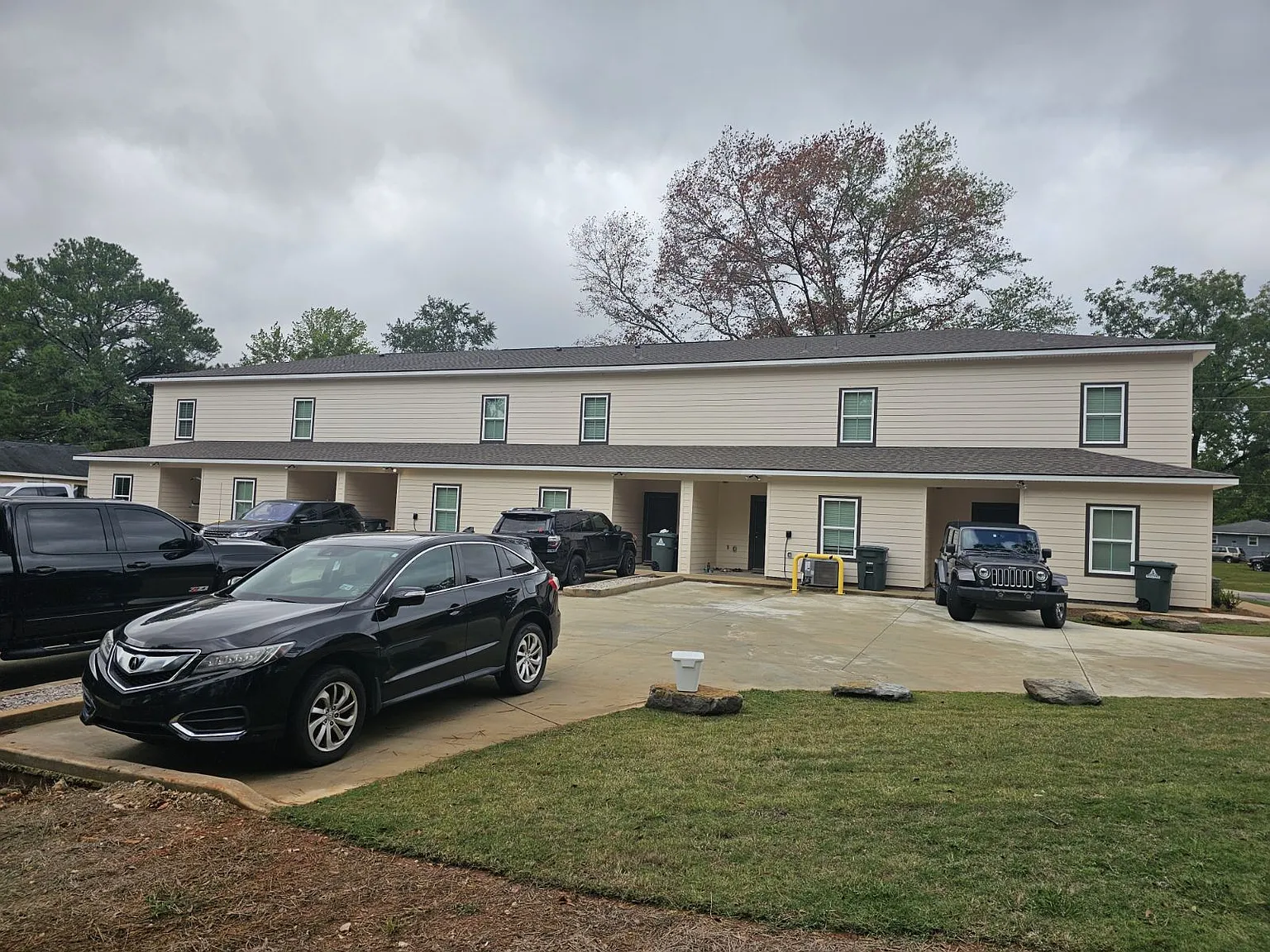 3 bed, $3,000 — Photo 2
