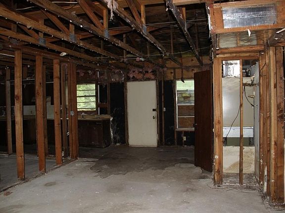 3rd image of 1320 S Hitchite Ave