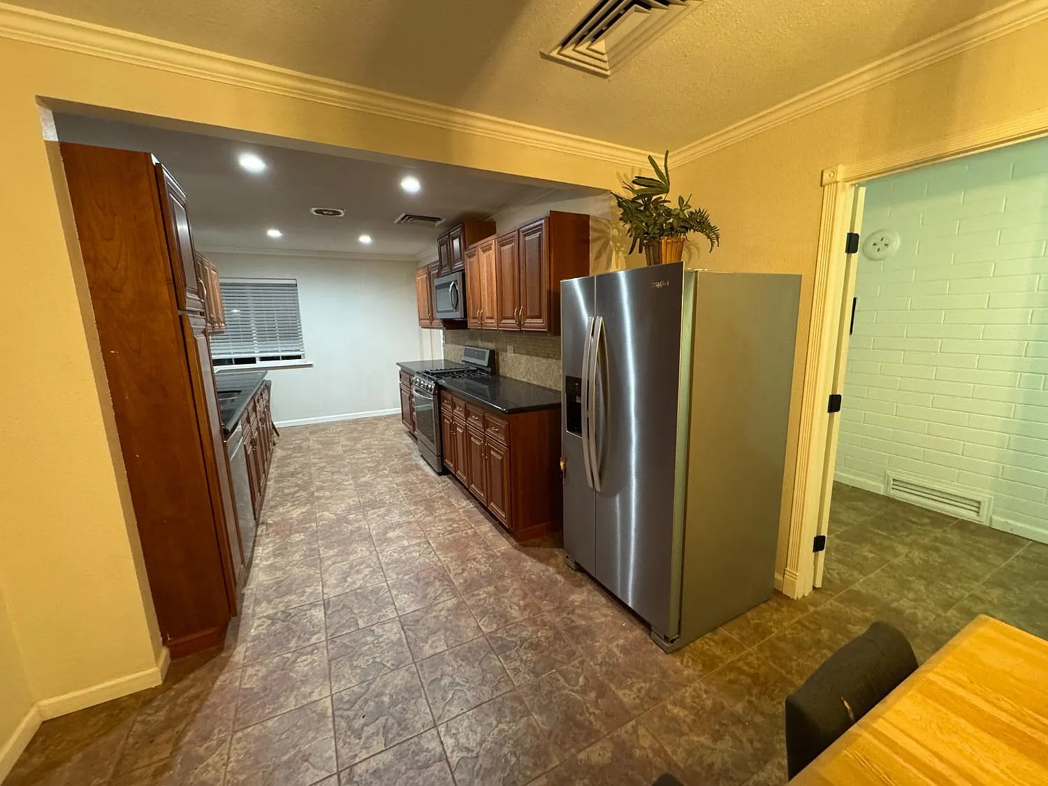 2 bed, 1714 sqft, $2,550 — Photo 4
