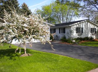 726 Kenwood Ave, Libertyville, IL 60048