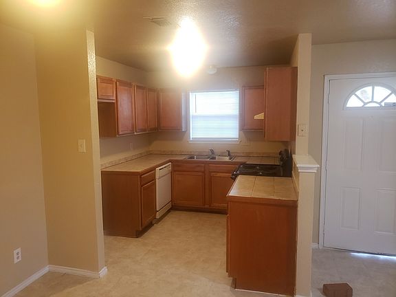 4th image of 1436-38 E Mulkey St #1438