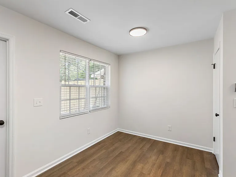 270 Fleming Rd #B — Photo 8