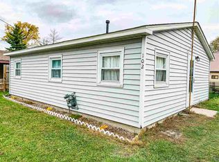 102 Island Dr, Houghton Lake, MI 48629