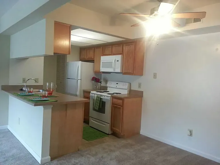 Stone Pointe Village — Photo 25