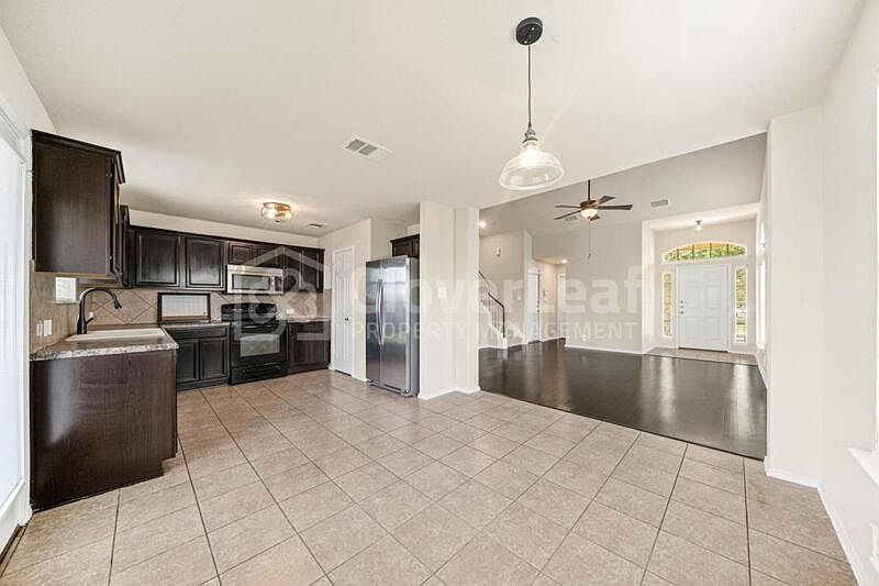 1st image of 542 Briggs Dr