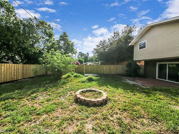 5th image of 124 Chaucer Ln