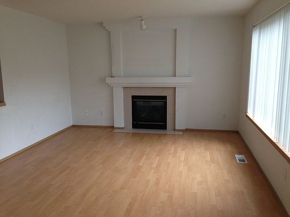 5th image of 327 96th Dr SE