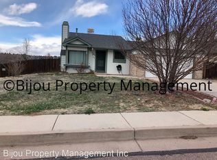 1855 Heatherdale Dr, Colorado Springs, CO 80915