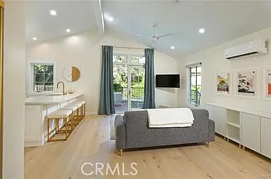 214 Sierra Madre Blvd — Photo 1