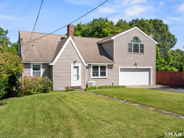 28 Lucas Park Road, Norwich, CT 06360